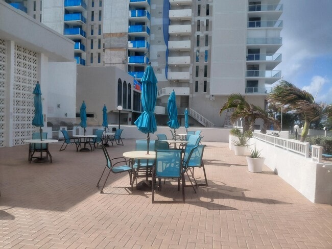 Building Photo - 1010 S Ocean Blvd