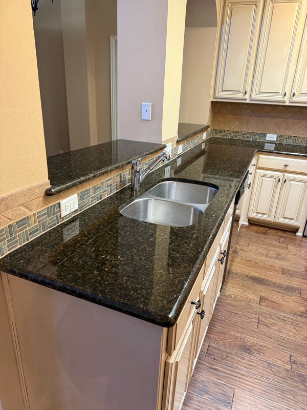 Building Photo - 5683 Hummingbird Ln