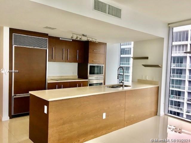 Building Photo - 475 Brickell Ave