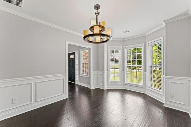 Building Photo - 5605 Martin Grove Dr NW