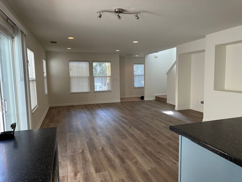 Building Photo - 2753 Whitney Dr