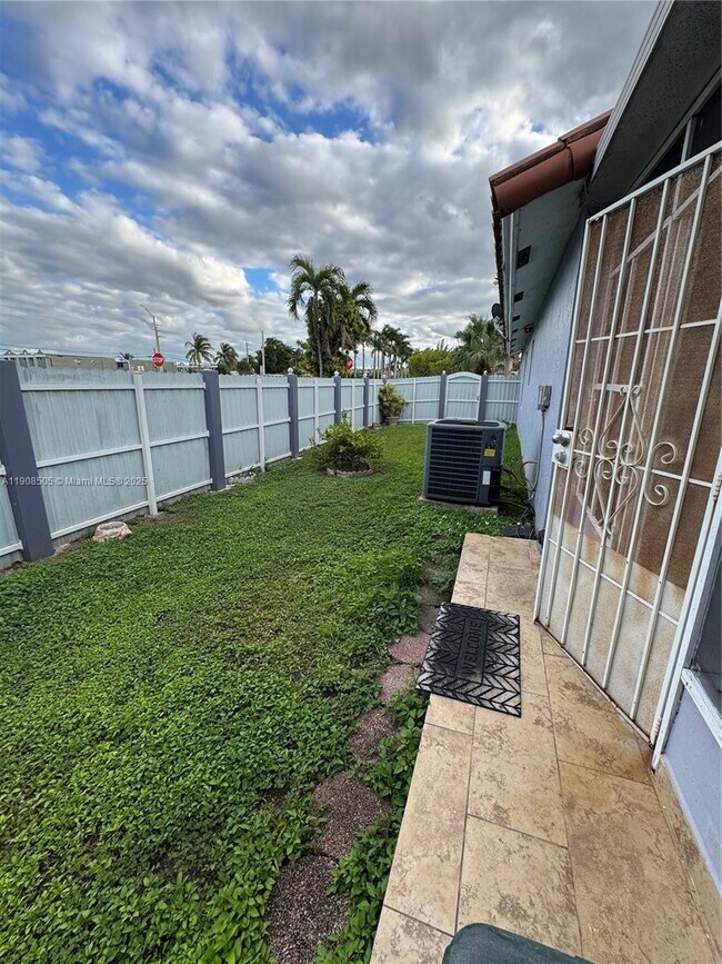 Building Photo - 8701 NW 109th Terrace