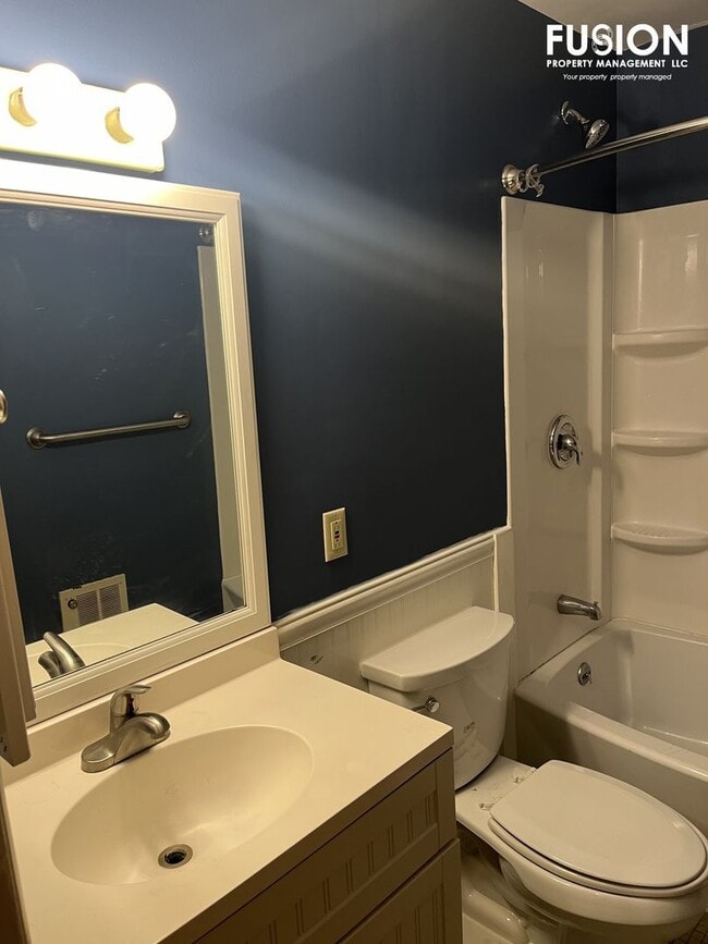 Building Photo - Warm & Inviting One-Level Condo in South B...