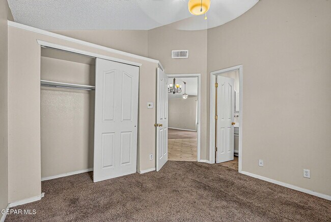 Building Photo - 667 Danube Dr