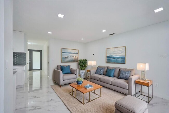 Building Photo - 2310 Laguna Dr