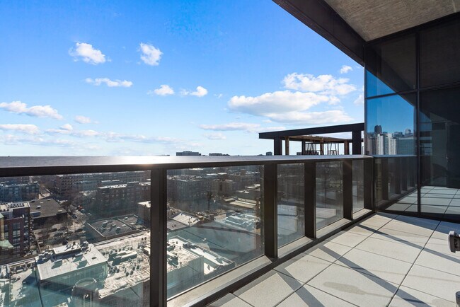 Building Photo - 1314 W Randolph St