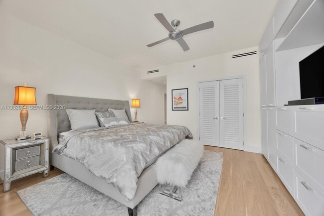 Building Photo - 2645 S Bayshore Dr