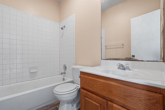 Building Photo - 7502 Lazy Creek Dr