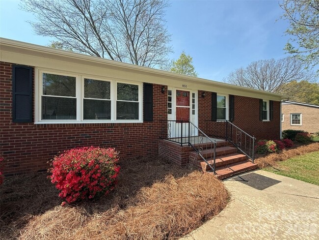 Building Photo - 851 Fieldstone Rd