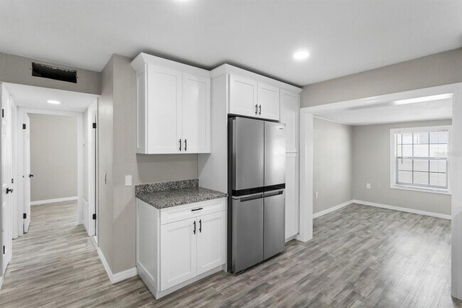 Building Photo - 6802 W Comanche Ave