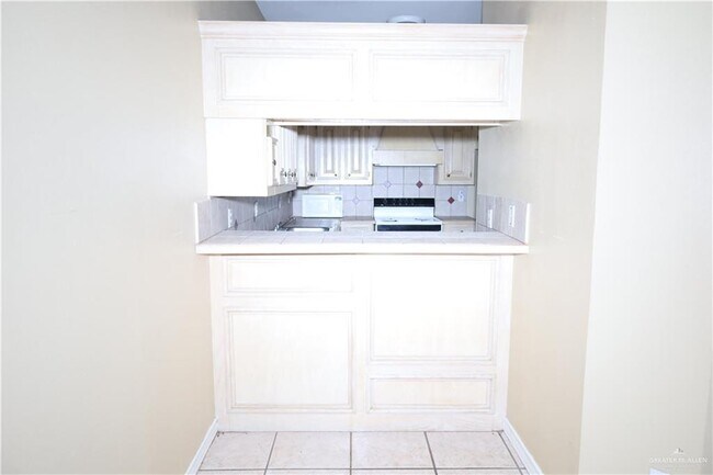 Building Photo - 606 Buena Vista Dr