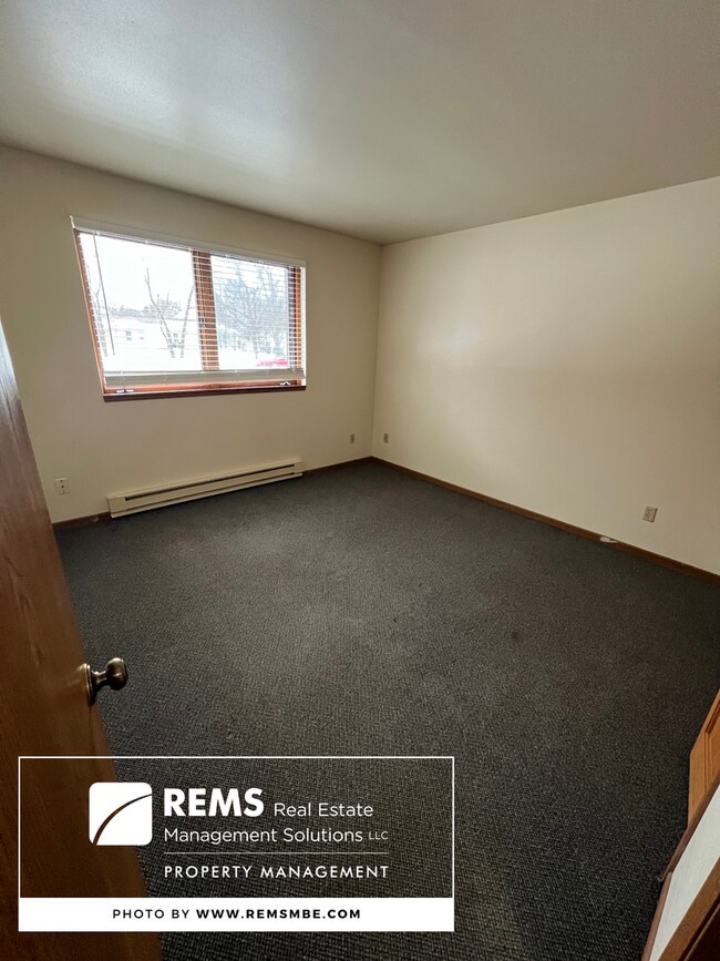 Building Photo - 503 7th St