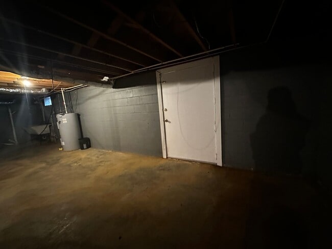Building Photo - Spacious 3 bedroom/ 2.5 bath home near Exi...