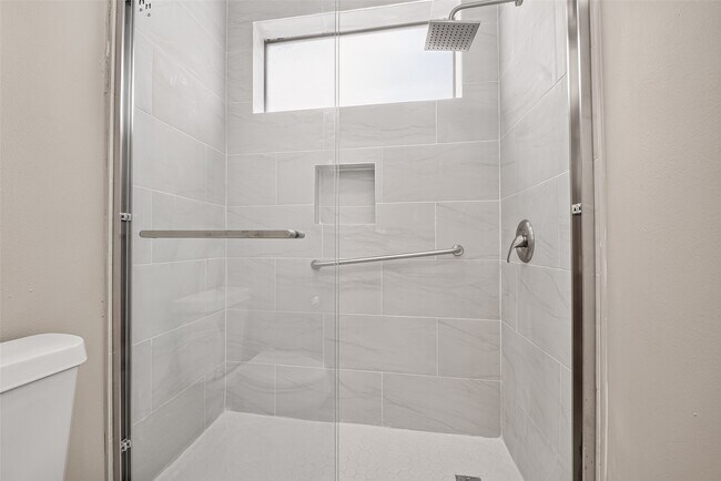 Building Photo - 1513 Roy St