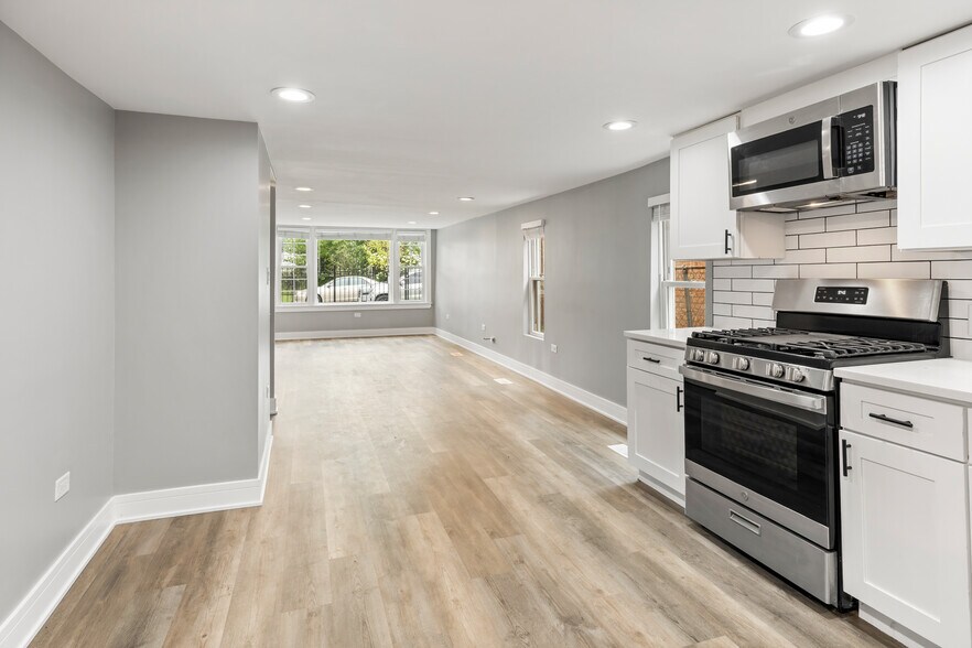 Building Photo - 4624 N Springfield Ave