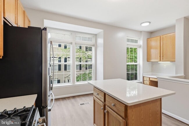 Building Photo - 986 Harrison Cir