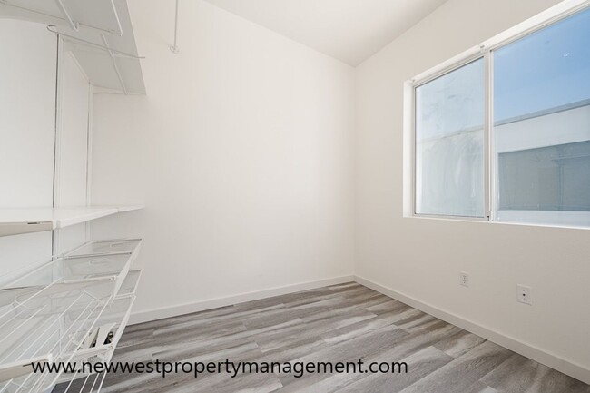 Building Photo - Light and Bright Little Italy Loft at Tita...