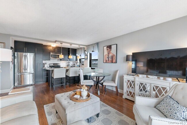 Building Photo - 25-40-40 Shore Blvd