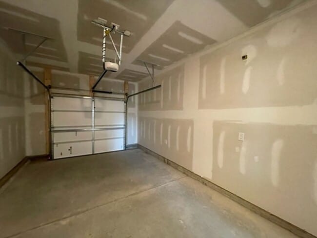 Building Photo - 5010 Tura St