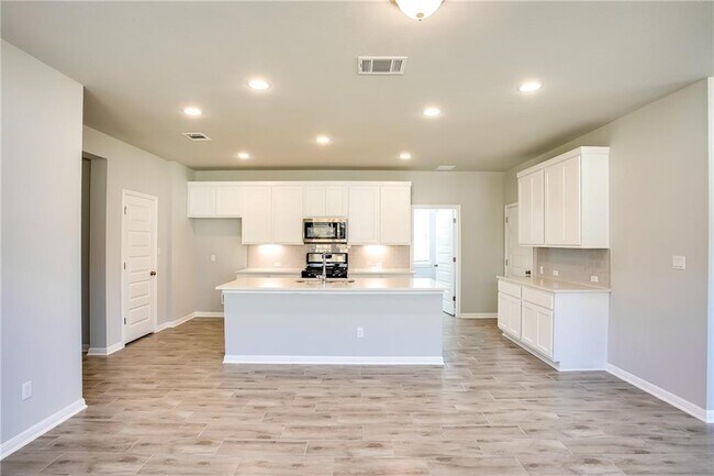 Building Photo - 2801 Stone Branch Dr