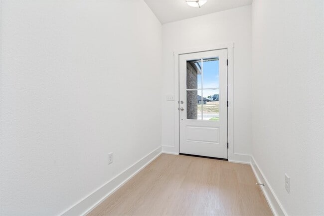 Building Photo - 7004 SW Orange Ave