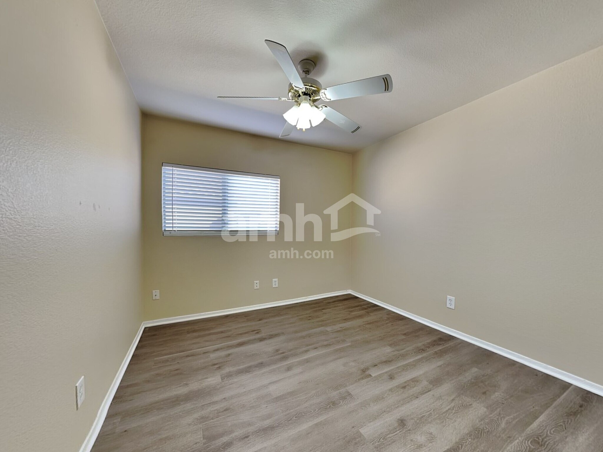 Building Photo - 15617 W Caribbean Ln