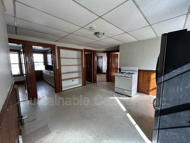 Building Photo - 44 Fairfax Rd