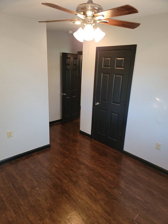 Building Photo - 1104 Bloomfield Dr