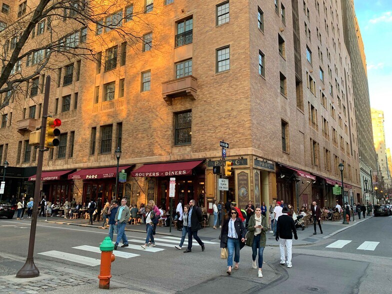 Rittenhouse neighborhood - 2020 Walnut St