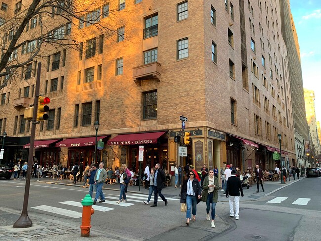 Rittenhouse neighborhood - 2020 Walnut St