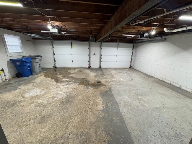 Building Photo - Beautiful Modern Home on the Plateau