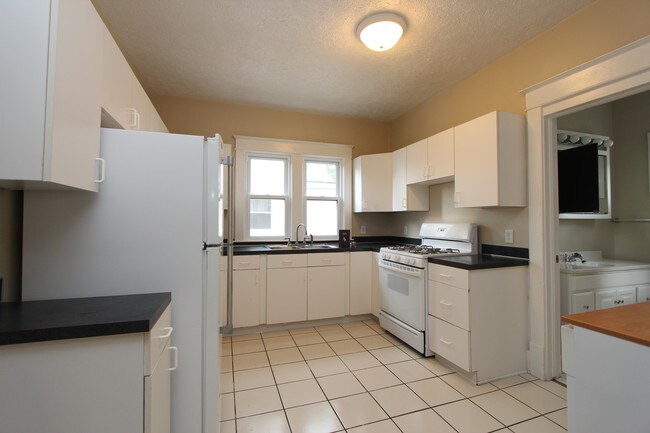 Building Photo - 548 Giddings Ave SE