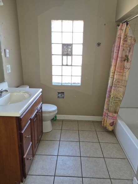 Building Photo - 21 Science St