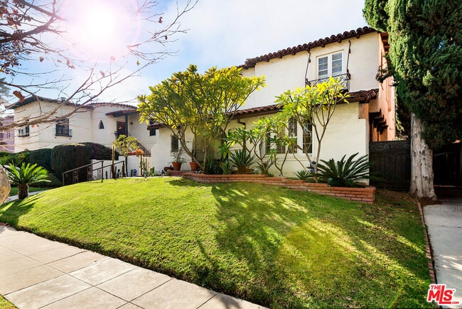 Building Photo - 119 N Orange Dr