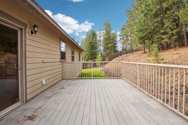 Building Photo - Beautiful Woodridge Home