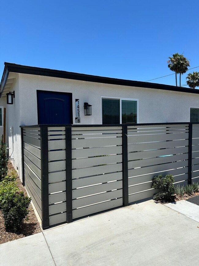 Building Photo - 1451 W Almond Ave