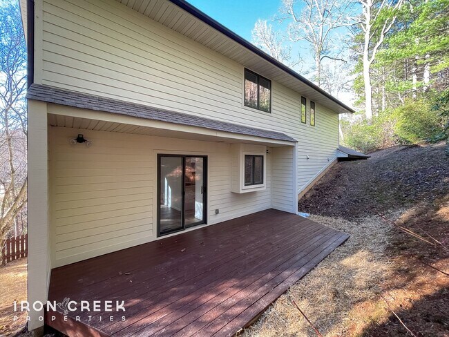 Building Photo - Beautiful 3-Bed/3.5-Bath Home in Gated Fai...