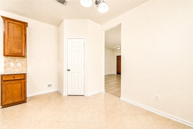 Building Photo - 7419 Sabinal Creek Dr