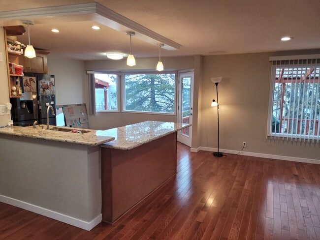 Building Photo - Move in ready rental in downtown Rainier with Columbia River views!