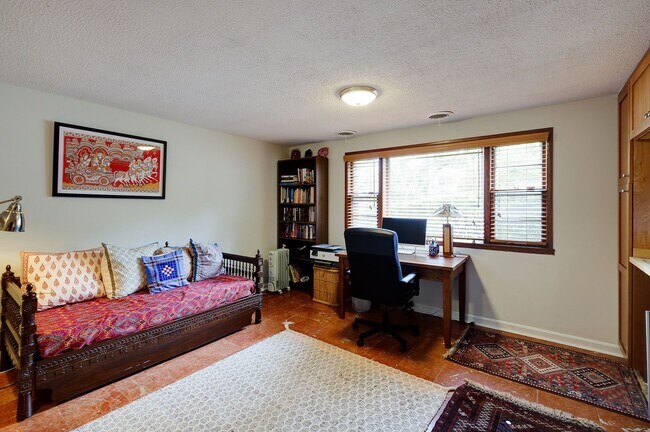 Building Photo - Furnished, Detached Home in Bethesda Alta ...