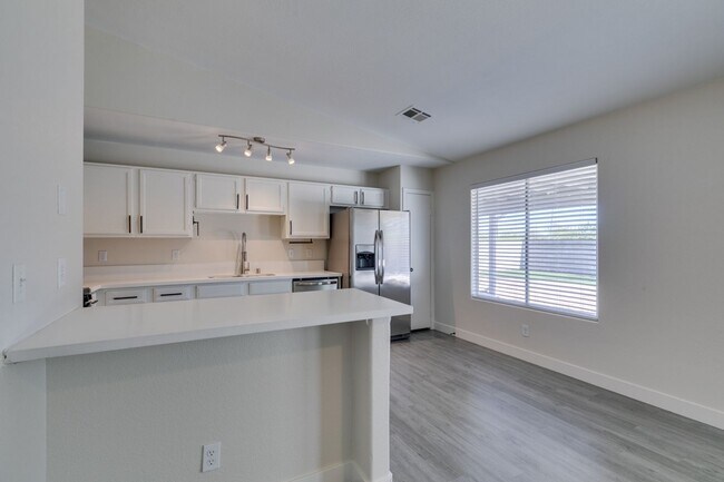 Building Photo - Charming Single-Story 3 bed Home with RV P...