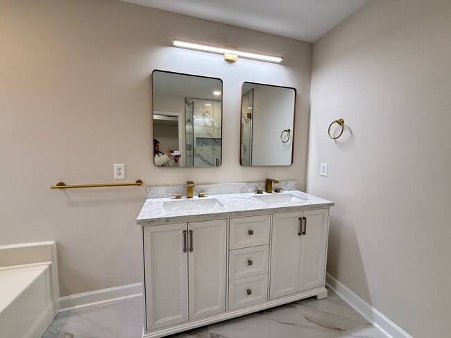 Building Photo - 2539 Springs Dr