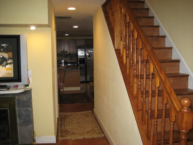 Building Photo - 1507 Gales St NE