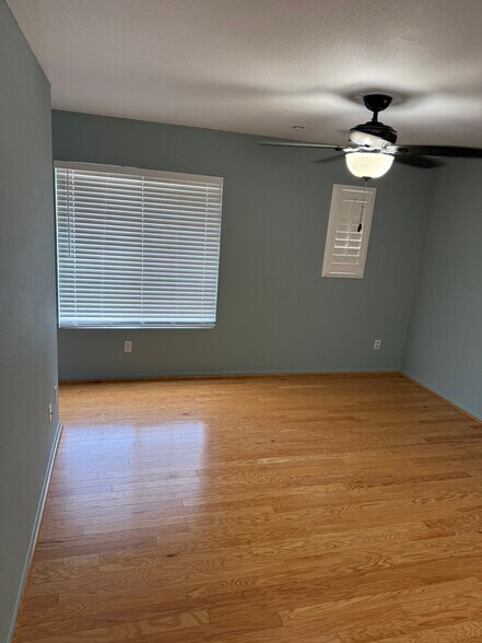 Building Photo - 10234 Valley Waters Dr
