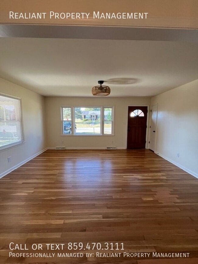 Building Photo - 501 Hickory Hill Dr