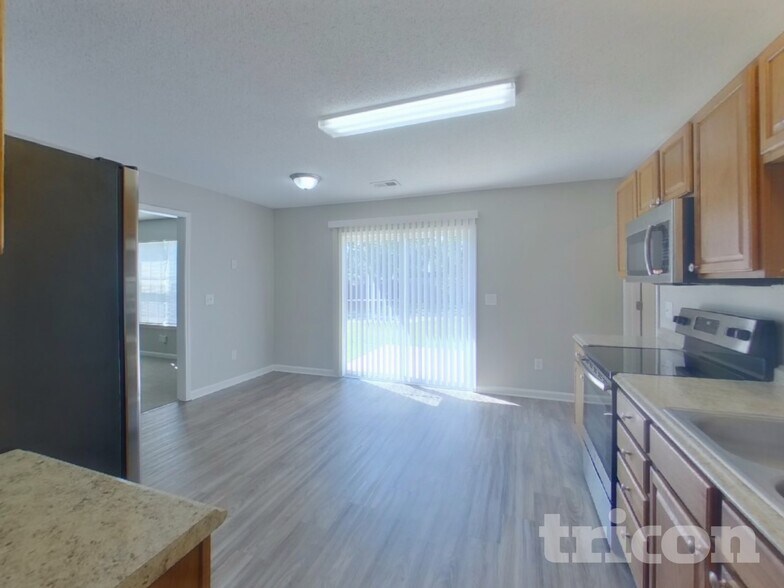 Building Photo - 500 Gingerbread Ct S