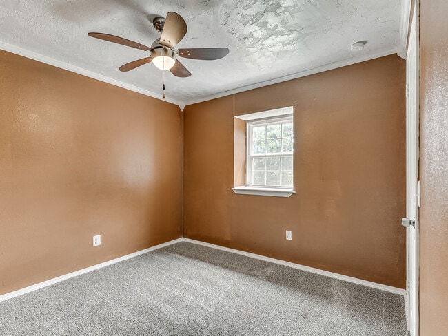 Building Photo - 7704 Brookside Dr