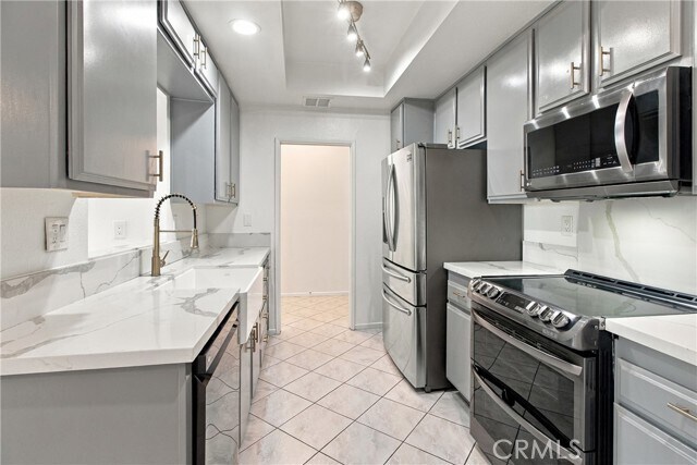 Building Photo - 14115 Moorpark St