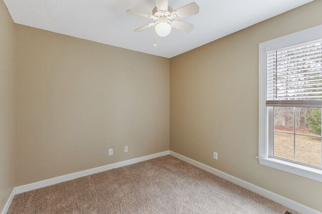 Building Photo - Adorable Ranch Home With Garage and Screen Porch!