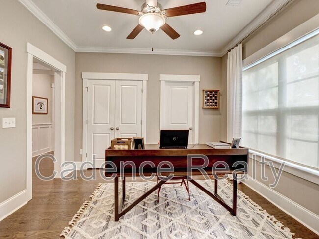Building Photo - 7120 Maple Leaf Dr